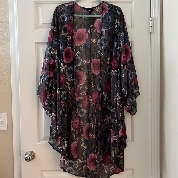 $FIRM$ NWT TORRID floral kimono - Sold Out! - Plus sized - Picture 2 of 12